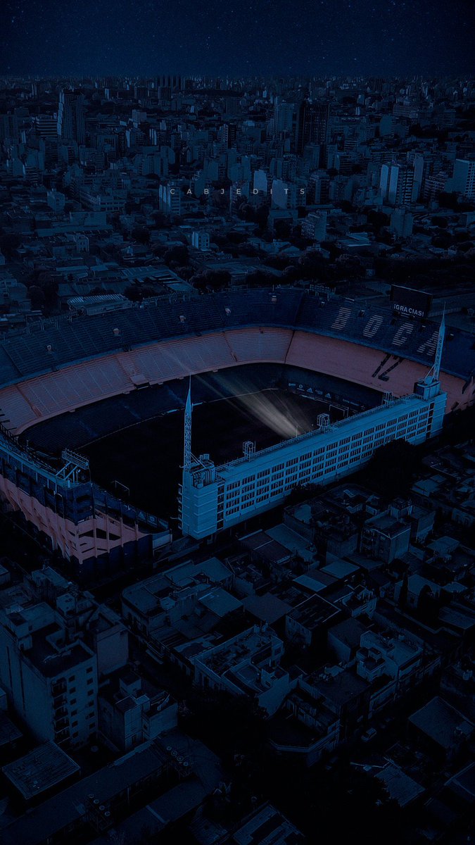 footmercato's tweet photo. Le stade de Boca Juniors éteint, seule la loge de Diego Maradona est allumée. Quelle image ! (via @BocaJrsOficial) https://t.co/GQ5fSGNr9O