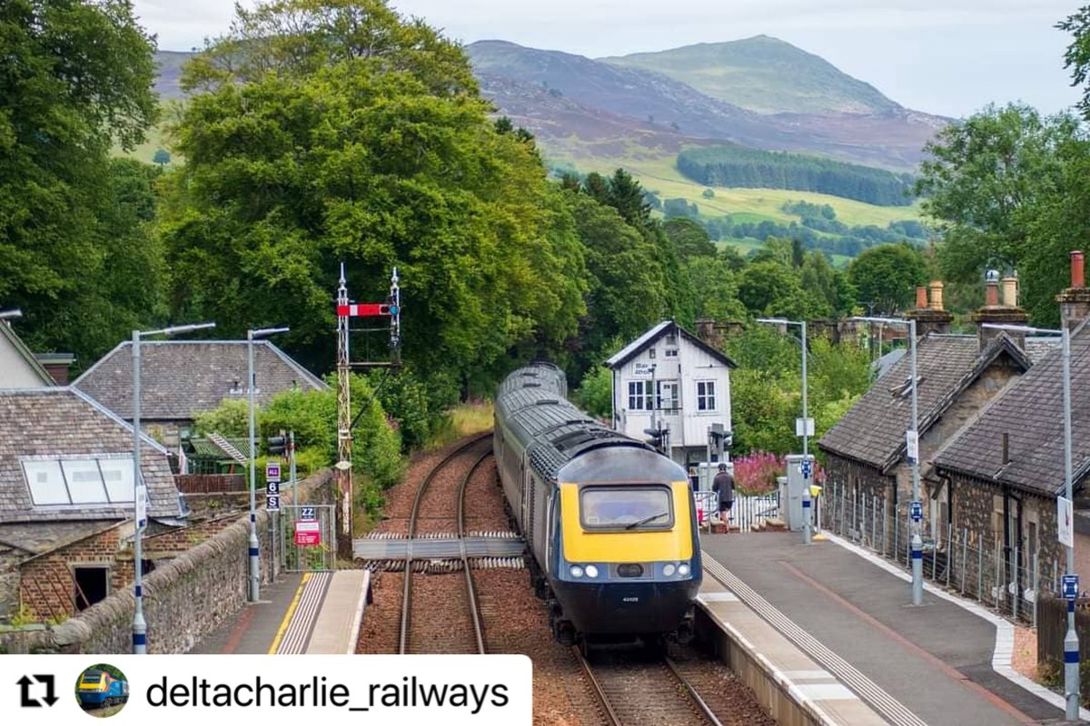 ScenicRailBrit's tweet photo. Explore Britain by train and discover beautiful views right from your window! Click here to see some spectacular railway journeys that need adding to your bucket list: https://t.co/bp965akKMq #scenicrail #beautifuljourneys

📷: DeltaCharlie_Railways on Instagram https://t.co/7d1c2W2L5H