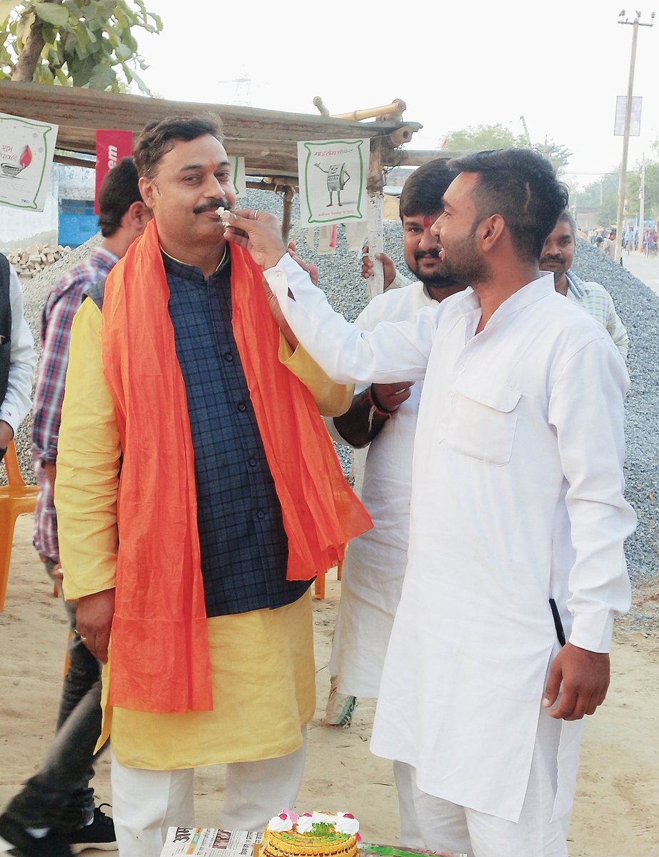 eMayank_chaubey's tweet photo. हमारे अभिवावक पितातुल्य आदरणीय श्री @ramprakashbjpup जी को उत्तर प्रदेश के कोऑपरेटिव यूनियन लिमिटेड के निर्विरोध डायरेक्टर दर्जा प्राप्त राज्य मंत्री बनाये जाने पर हार्दिक बधाई।
माँ दुर्गा आपको नित्य प्रतदिन ऐसे ही ऊंचाइयों पर ले जाये.|
@ramprakashshivp 
@ramprakashbjp https://t.co/2deKtcIL1y