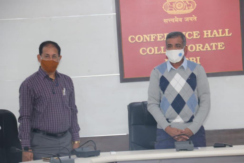 CollectorMorbi's tweet photo. આજરોજ "સંવિધાન દિવસ" નિમત્તે કલેક્ટર કચેરી ખાતે તમામ અધિકારીશ્રીઓ/કર્મચારીશ્રીઓની ઉપસ્થિતિમાં સંવિધાનનાં આમુખ નું વાંચન કરવામાં આવ્યુ. https://t.co/88Sb8UCUnF