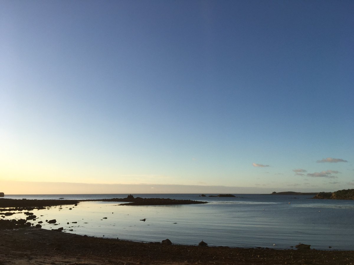 SibleysonScilly's tweet photo. View from the office - a lovely start to the day #scilly #porthcressa #sibleys https://t.co/4oDvxJt9yU