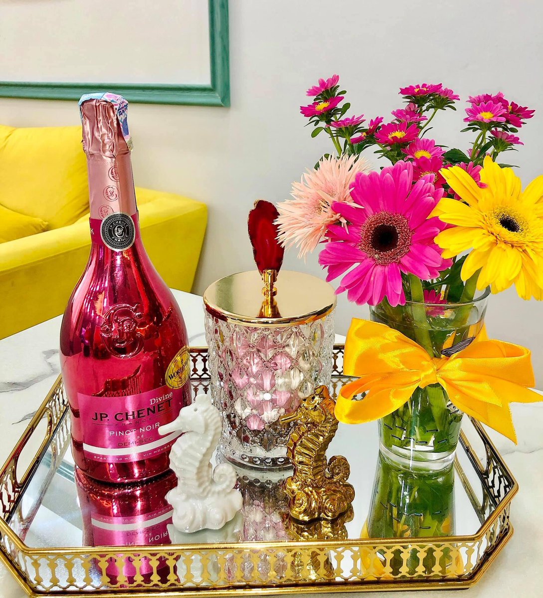 Бүх юм нь хэтэрхий цэгцтэй айл хэцүү тэ?😂 холоо хүртэл тоолоод өрөөд тавтцан юм шиг санагдаад ха ха😂🤣🙈