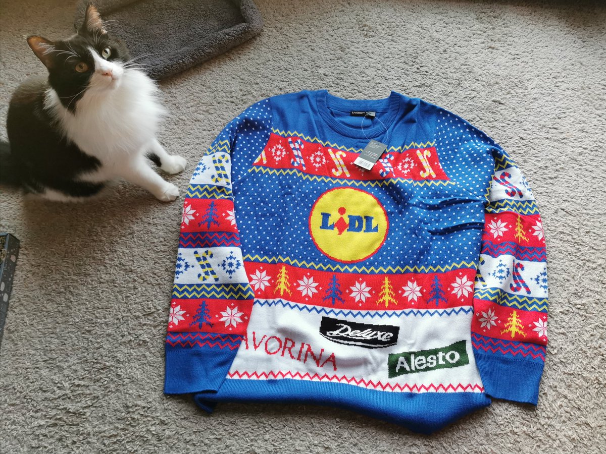 JoeCodling's tweet photo. @LidlGB wonton loves the Xmas jumper! https://t.co/zZMs9vbptC