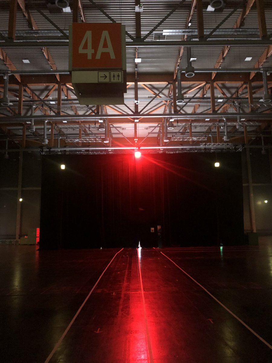 #showtime 💃 Only a few minutes left!!! #SPSdialog 
Want to see what it looks like when the lights are on?!? Then hurry up and register - starts at 10:00 👉🏼sie.ag/35ijUy2 or watch the recordings -> see YOU <a href="/siemensindustry/">Siemens Industry</a>