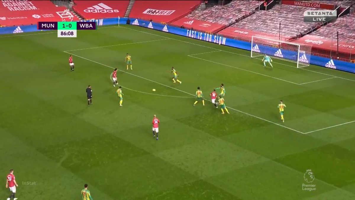 MarcusVdB. Donny did good to keep the line stretched. Creates space for Bruno. Bruno drives into space release to Cavani and Cavani waits on Martial run. Martial stood there. He apologized after to Cavani.  #MUFC