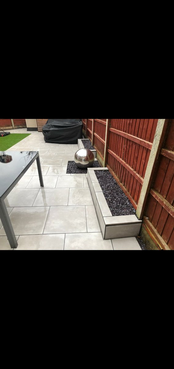 pavingetc's tweet image. Stunning use of our 600x600 GROUND LIGHT GREY LOVE PORCELAIN used for an anti slip patio area. Great use of the stone for cladding the bedding area also. Only £27.50+vat sqm you can't complain either. Call the office today for enquiries. 0161 706 0750