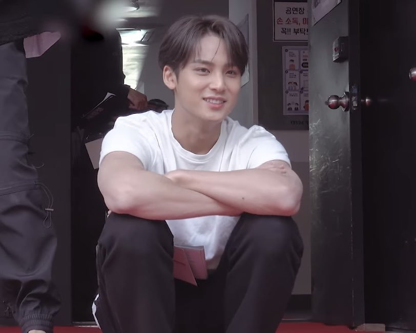 mingyu wearing white — a thread(will update constantly)