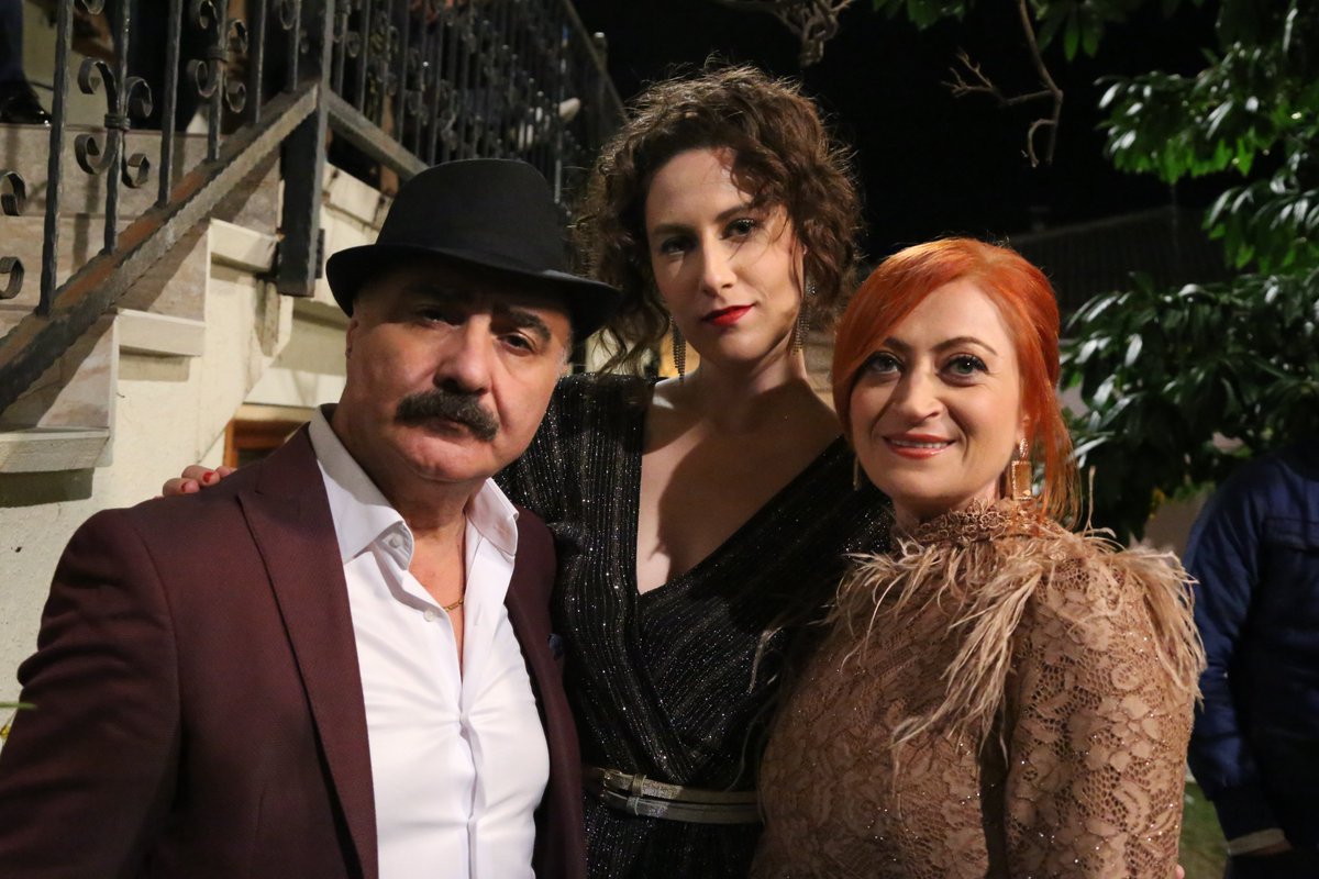 KuzeyYildiziTV's tweet photo. Yeni bölümden kareler! 

#KuzeyYıldızıİlkAşk yeni bölümüyle cumartesi akşamı saat 20.00’de #showtv’de! @ShowTV @SurecFilm https://t.co/HZTTZuyg7J