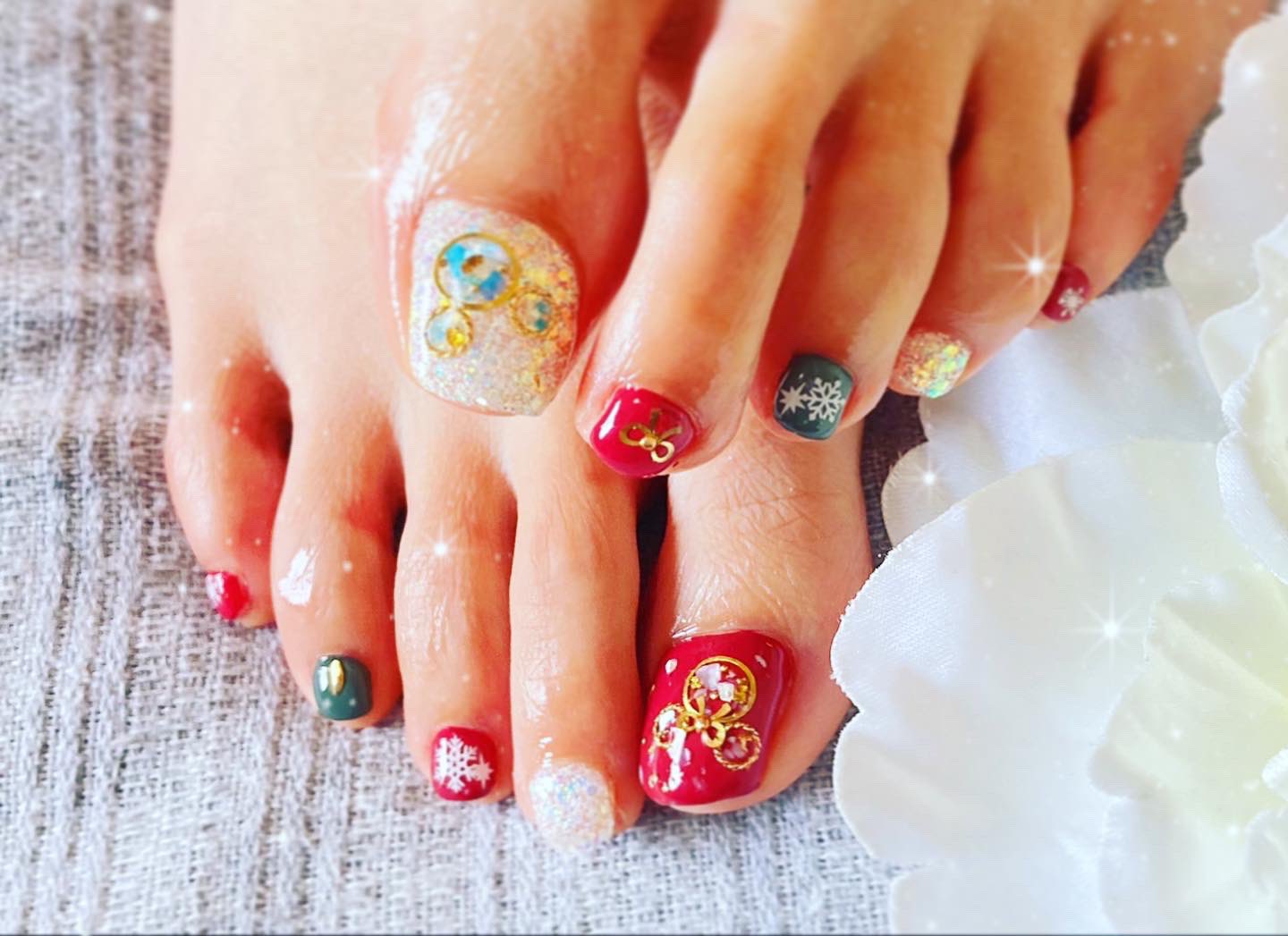 ネイリスト あんな ディズニーフットネイル クリスマスカラーのディズニーフットネイルです キラキラのミッキーが可愛いです クリスマスネイル クリスマスフットネイル ディズニーネイル ディズニーフットネイル T Co Xdjraoanfl Twitter