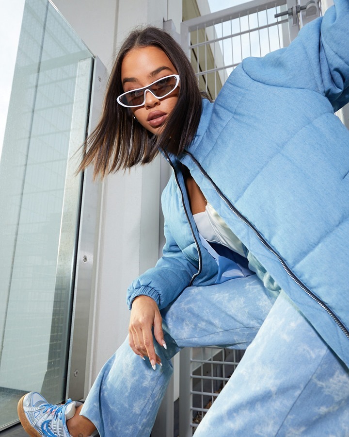 Bien au chaud 🖤

Shoppez les manteaux> bit.ly/31XVsPC