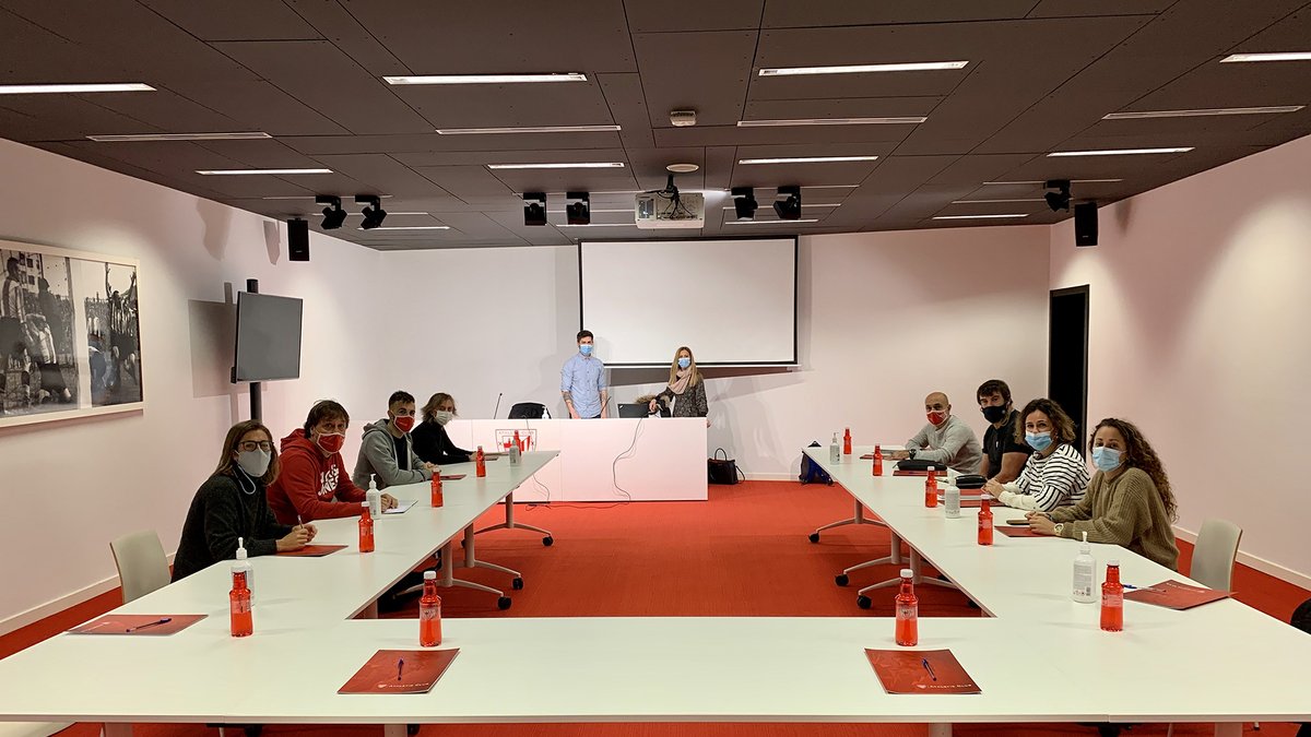 🧑‍🏫 Técnicos de la #AthleticClubFundazioa reciben una formación por parte de la Red de Salud Mental de Bizkaia <a href="/osakidetzaEJGV/">Osakidetza</a> en San Mamés 👉 ath.tw/39iXqjY 

#AthleticClub 🦁