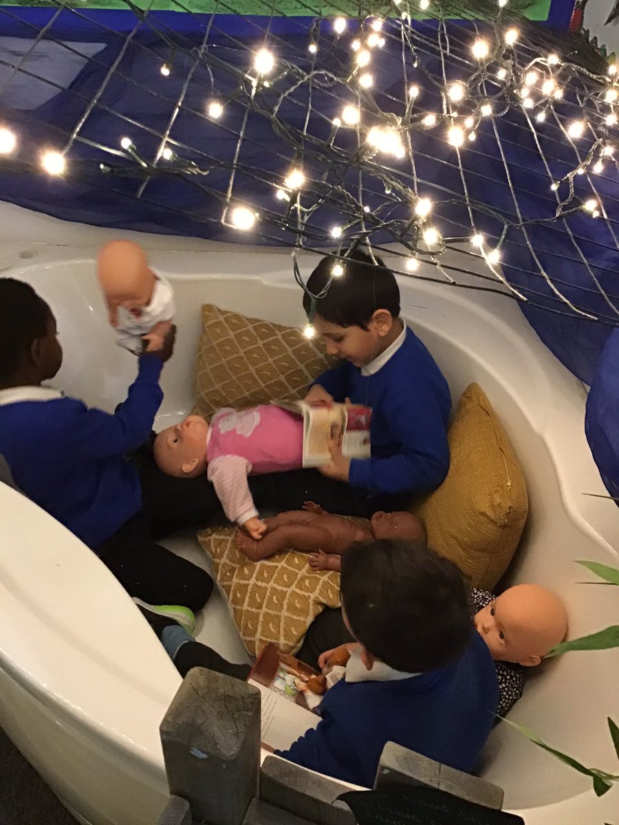 Lift_Feversham's tweet photo. Bathtime storytime for our baby dolls, read to them by the boys in nursery. @ABCDoes @jma368 @AETAcademies @AlisaYates19 #EarlyChildhood #earlylearning2020 #boysearlyreaders https://t.co/WSAARJyHdX