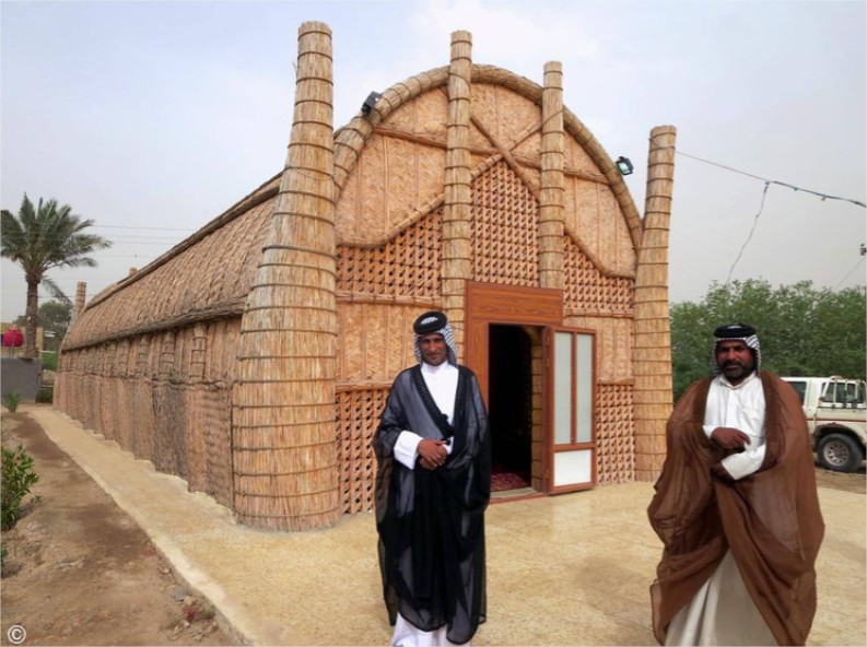 FondationAIA's tweet image. L&apos;architecture dite &quot;vernaculaire&quot;, définie par les ressources, les techniques et les traditions de construction d&apos;une zone géographique et sociale donnée, est un moyen de réaffirmer les identités locales.   archdaily.com/951667/what-is…

Avec une sélection de photos époustouflante !