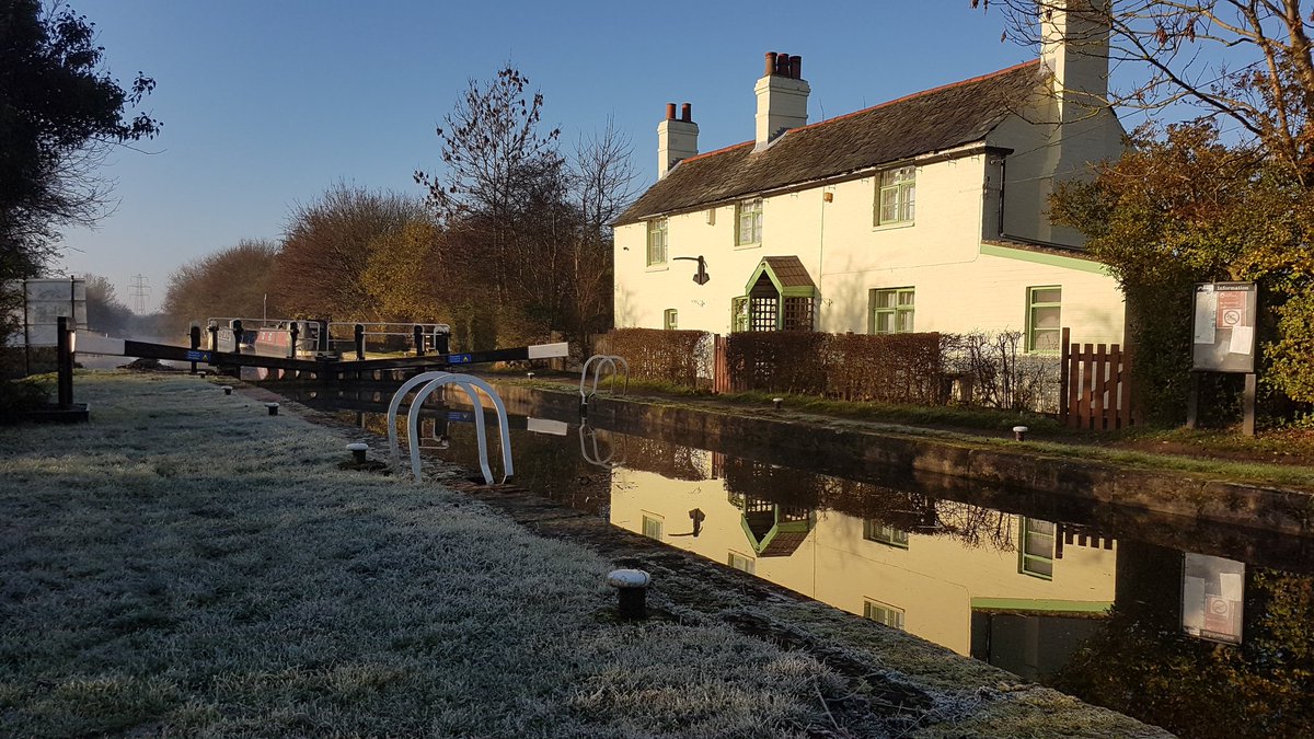 Just the day for an invigorating stroll down your local canal towpath. If you are lucky to be near #kingslocktearooms, call by for a warming take away drinks until 2pm today.
