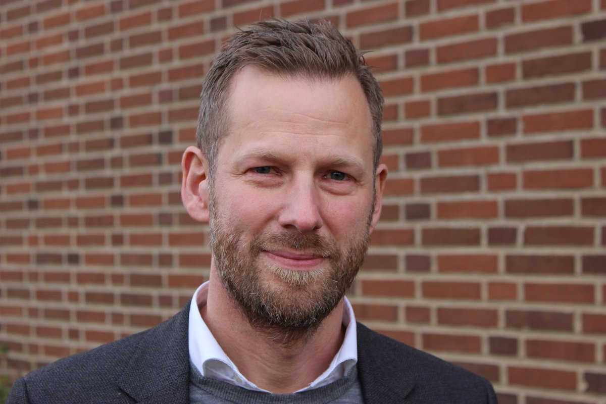 SyddjursKom's tweet photo. Velkommen og tillykke til vores nye kommunaldirektør Rasmus Møller.😊 Rasmus er 47 år og kommer fra en stilling som direktør for Børn og Kultur i Favrskov Kommune. 
https://t.co/eIpm4sACta https://t.co/PHsbeYIJNF