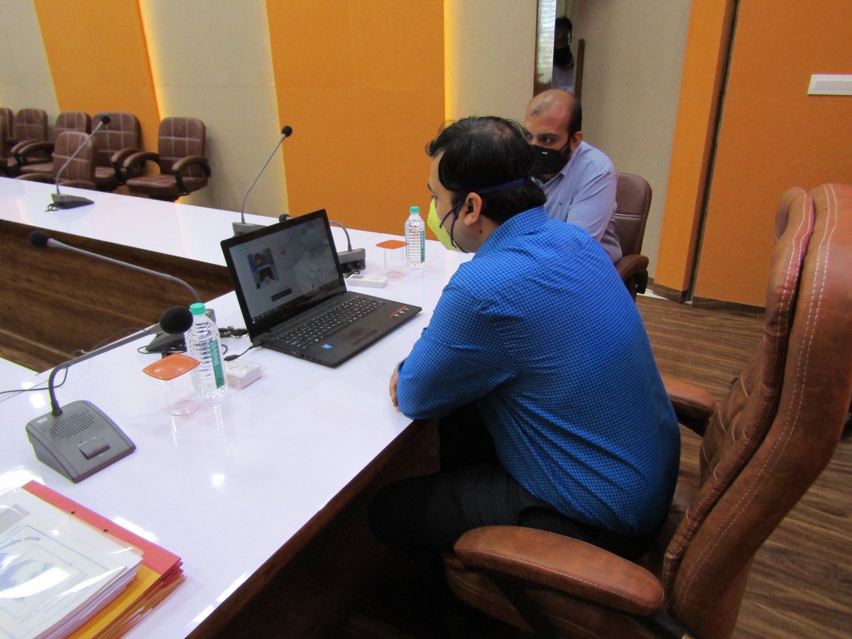 collectorgirsom's tweet photo. Conducted a Webinar from Somnath Sanskrit University with all the College students of #GirSomnath to encourage them to get enrolled in the Voter List on attaining 18 years of age

@GirElection @CEOGujarat @MamVeravalCity @MGirsomnath https://t.co/RGcXw6uY7x