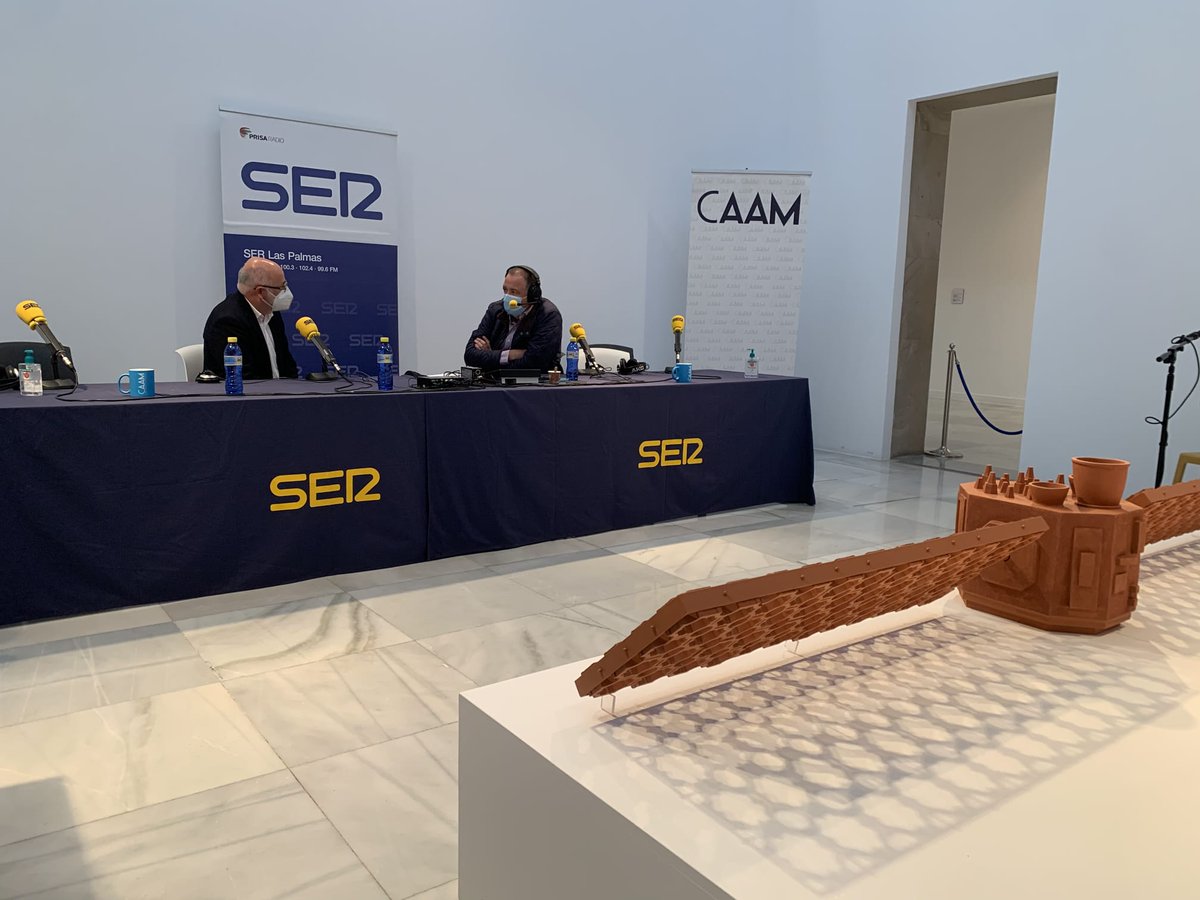 CAAMGranCanaria's tweet photo. 📻 En #HoyporHoyElDrago de @SER_LasPalmas el presidente del @GranCanariaCab @AMoralesGC atiende la entrevista con @Evaristo_Q sobre cultura y temas de actualidad desde la sede principal del CAAM. #CAAMendirecto https://t.co/UJGdEfV2Ax