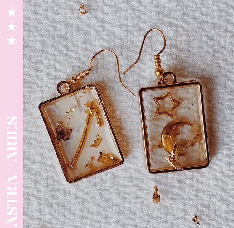 moonlightfloraa's tweet photo. filo moots! batch 2 pre-orders are now open!! go astrology-themed resin earrings while u still can!! https://t.co/c8y2GEjYxN