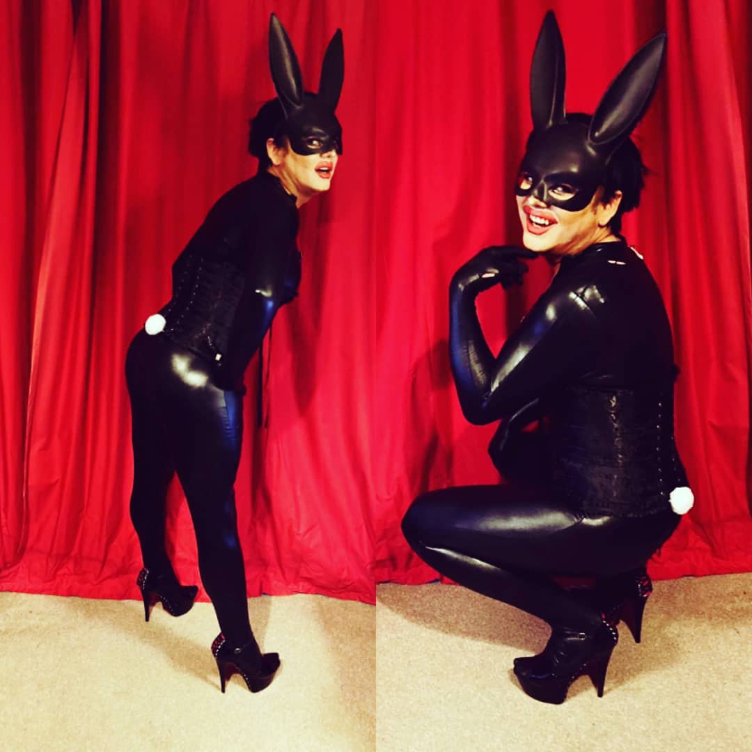 OrlaNothin's tweet photo. Be like Alice... fall down the rabbit hole
#lgbtq #lgbt #gay #queer #dragqueen #dragmakeup #drag #musicvideo #dragtastic #london #londongay #londondrag #ukdrag #londonnightlife #rpdruk #werrrk #dominatrix #catsuit #latex #orlanothin https://t.co/2BxUzaQUnx