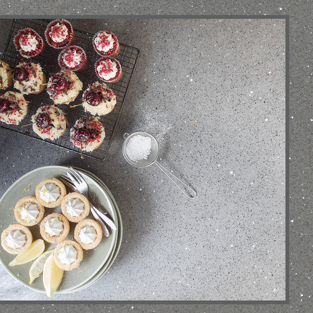 Happy #nationalcakeday ! 🍰
🎨 CRL Quartz Grey Reflection
📸 @paullmcraig
#cupcakes #kitchenworktop #quartzworktop  #countertopdesigns