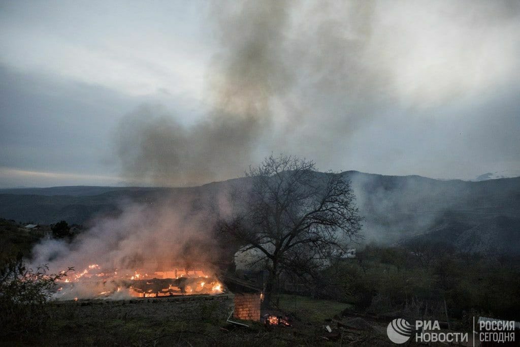 fismailzade's tweet photo. Armenians fire homes in Lachin before leaving it to Azerbaijan on 1st of December. Not their homes, but former homes of Azerbaijani people. #KarabakhNow #NagornoKarabakh #Lachin https://t.co/y1OMn102sg
