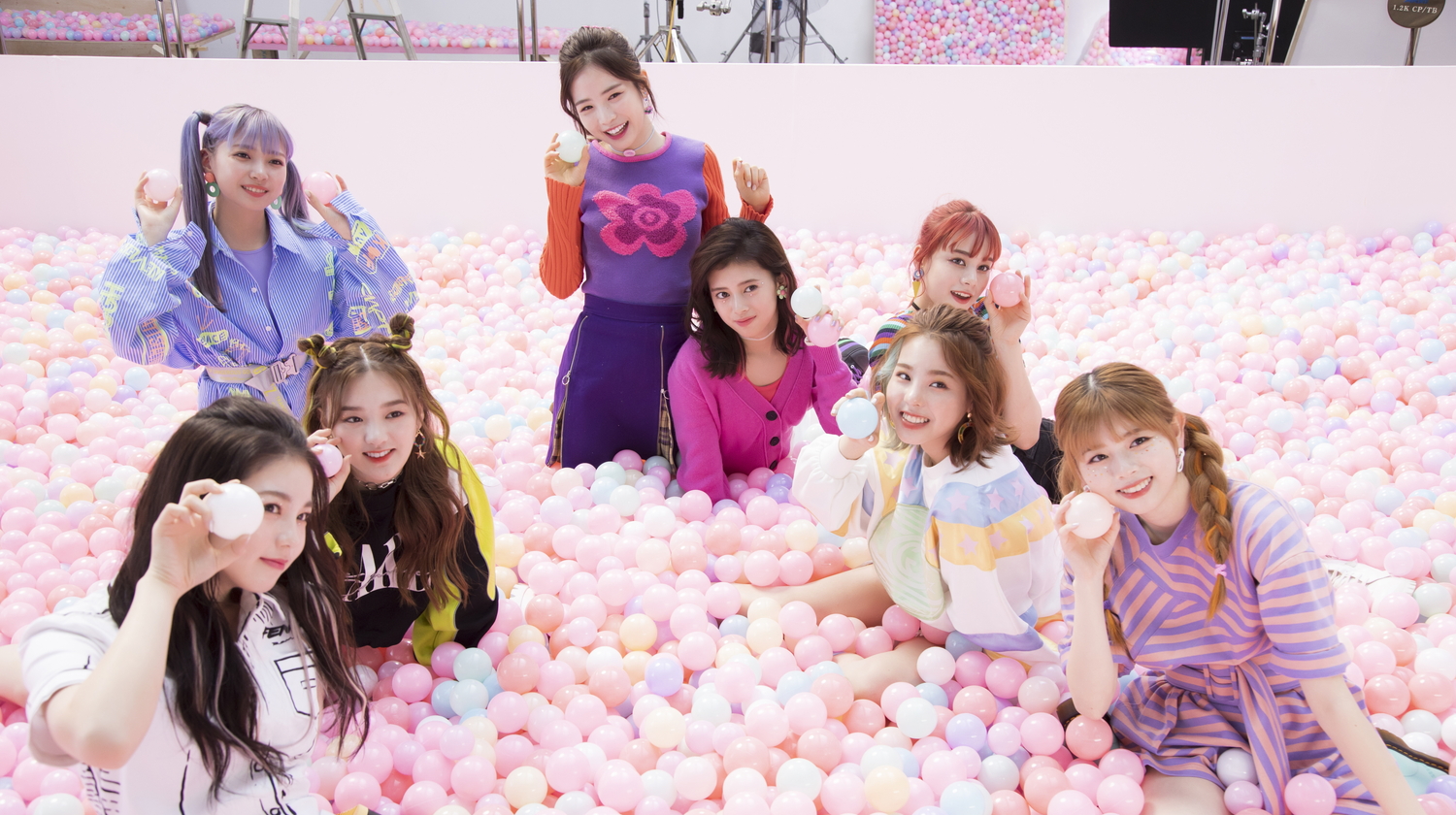 Twitter 上的 Oricon News オリコンニュース Niziu デビュー曲 Step And A Step に乗せて大はしゃぎ 撮影では抜群のチームワーク発揮 メンバー愛あふれるインタビューも みんなと一緒にいられることが一番幸せ Fit S 新cm動画 インタビュー