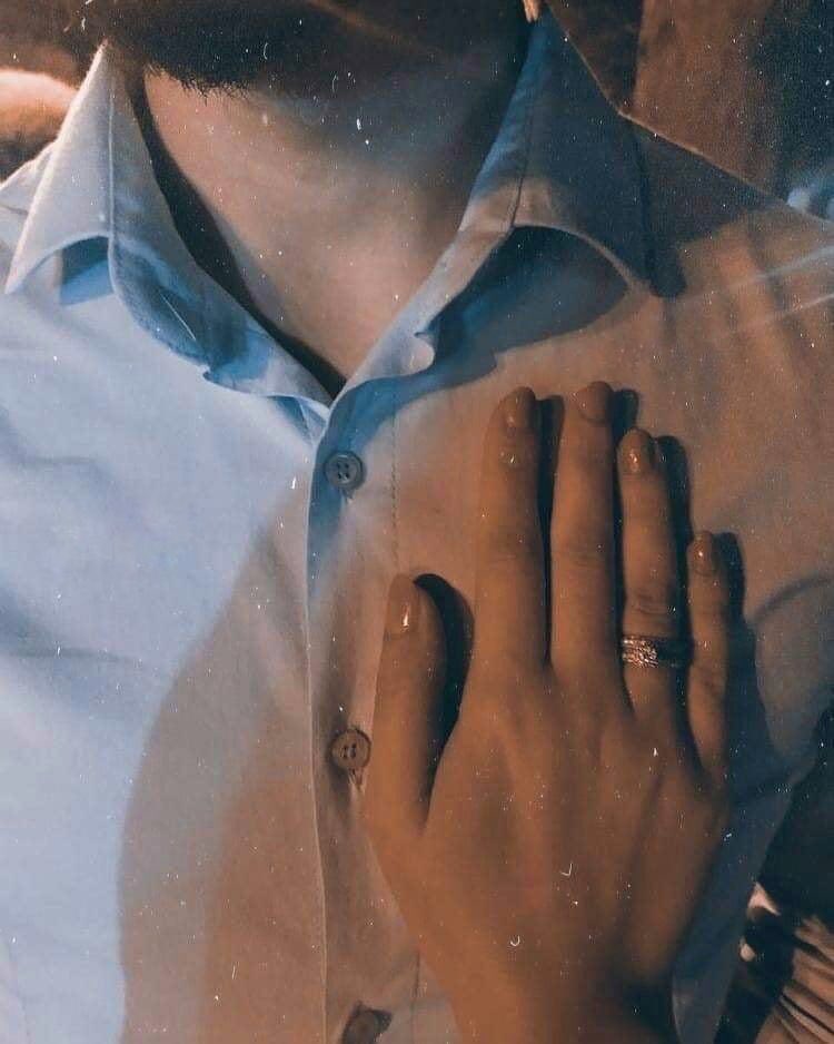 " تخيَّل أن تكونَ القبولَ الوحيدَ لِشخصٍ يرفضُ الكُل "💖.

Kharif