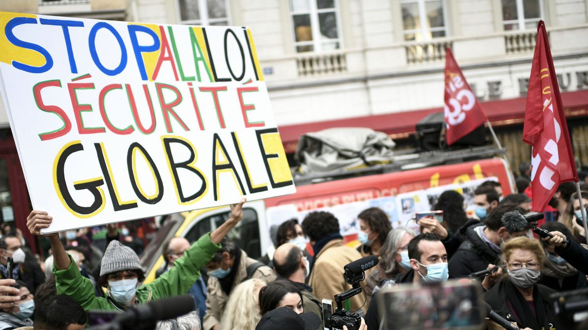 13/ J'évoquais pourtant mon inquiétude sur la liberté d'informer en France suite à la  #LoiSecuriteGlobale.  @Alexandre20 a manifestement choisi de n'en rien retenir. Malgré tout, je continuerai à me battre pour la liberté d'information et d'expression. {Crédit: AFP}[fin du thread]