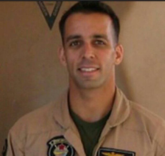 blackbindigirl's tweet image. The 26/11 attack on Mumbai in 2008 remains one of the biggest attacks on Indian sovereignty,many heroes perished on that fateful day,while some were sung enough. many remain unsung. One such hero was Captain Ravi Dharnidharka, a then US marine, who saved 157 lives.