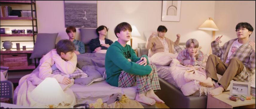 Forgot to add, this part in the OG mv, where they start singing. 1)the camera work is the same as the next two mvs. 2) This could be the "Fly To My Room" part, because they are in their room, maybe this is the time when they are wondering what to do next since evertyhinng was +