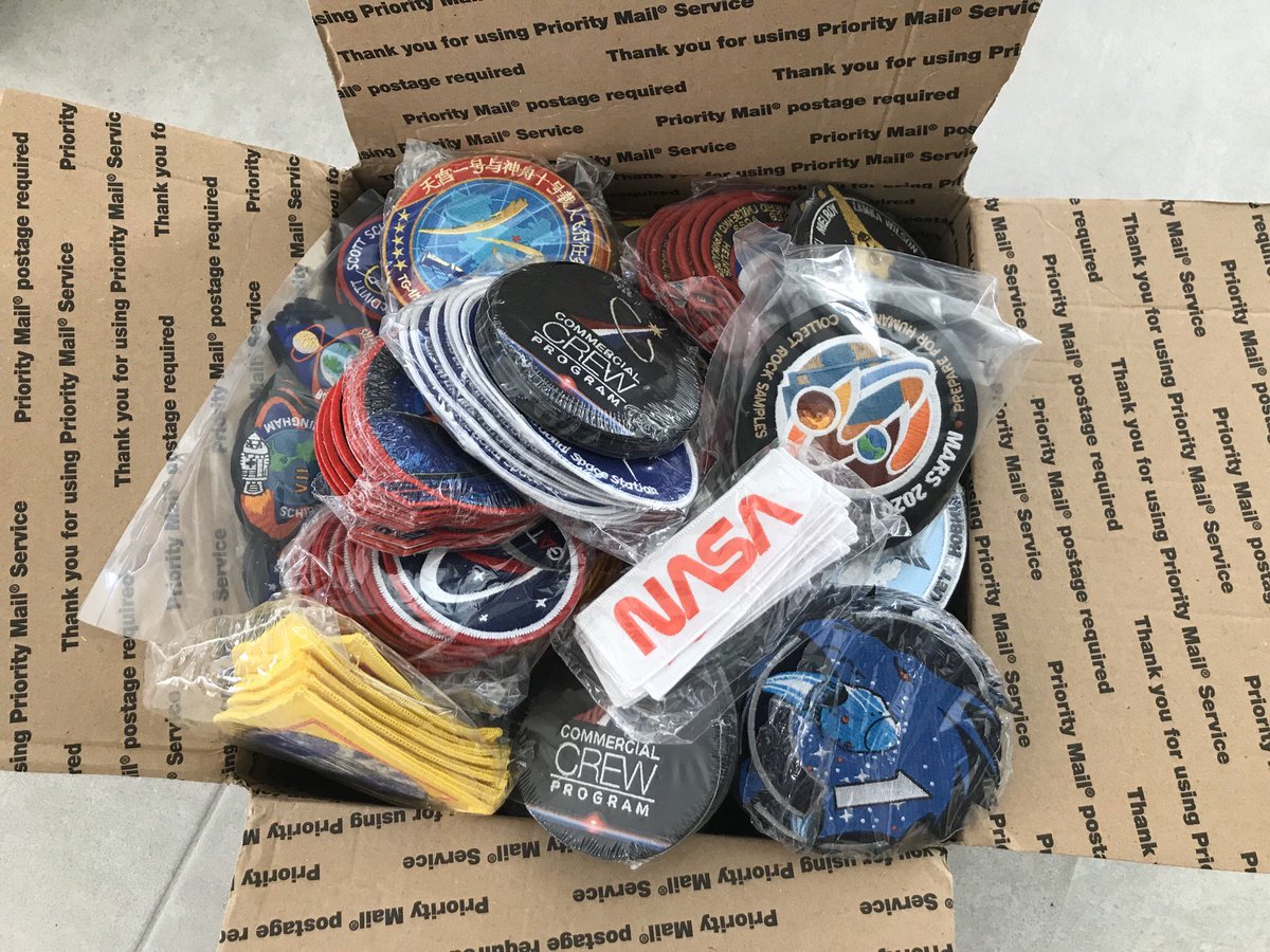 boutiqueespace's tweet photo. Bon, y’a plus qu’à !😉
Le temps d’enregistrer tout ça dans le stock, et on pourra expédier vos commandes.
#SpacePatch #SpaceAddict #Space https://t.co/4qYm96hJFh