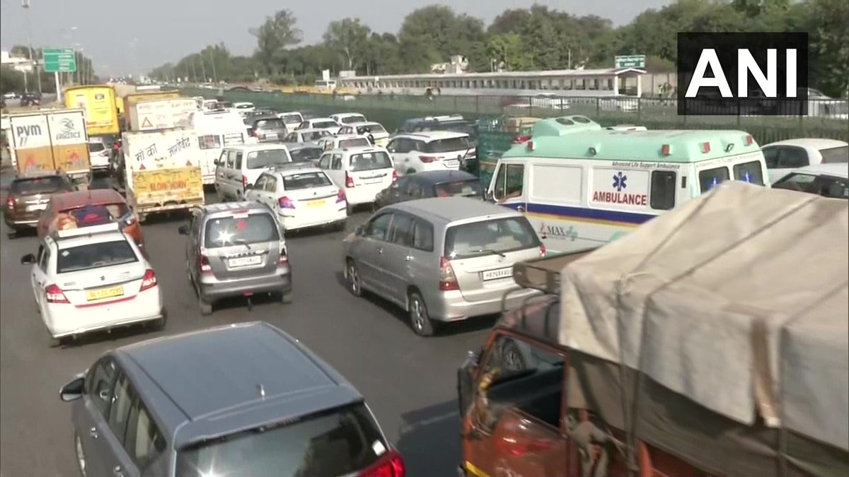 TOIGurgaon's tweet photo. #Delhi: Traffic congestion at Delhi-#Gurugram (Haryana) border due to checking of vehicles, in view of farmers' '#DelhiChalo' protest march. (ANI) https://t.co/57uy7Gcjc4