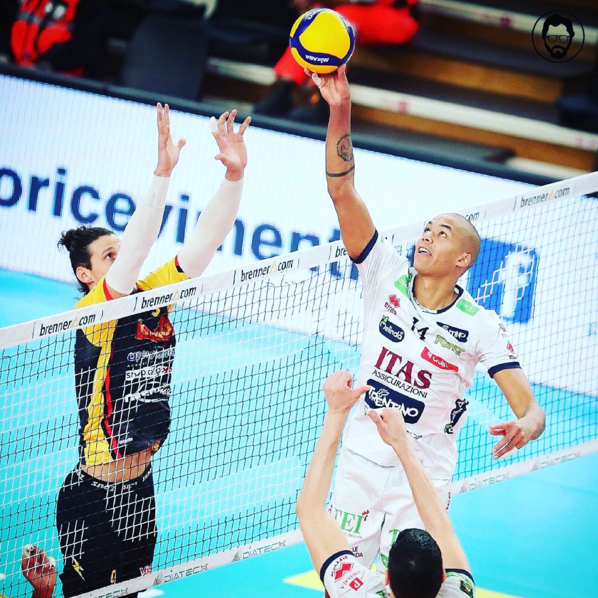 ilprofdivolley's tweet photo. Essere campioni significa mettersi a disposizione della squadra.
È ciò che ha fatto Nimir, tornato a fare l’alzatore.

È lui il vero fuoriclasse di Trento?

➡️ https://t.co/EQDiabTCQt

#ilprofessoredivolley #volley #trentovibo #superlega #pallavolo #volleyball https://t.co/ESzoSyNiG0