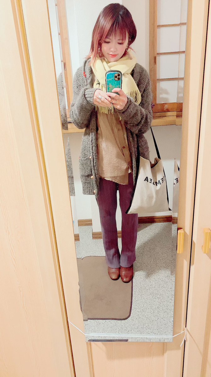 eri_happylife7's tweet photo. #今日のコーデ

#T-shirt
#beautyandyouth

#shirt
#knitpant
#archives

#cardigan 
#bulledesavon

#パンツのインナースリットを見せたいのに写し方が難しい
笑
#なかなか私らしくないスタイル
#今日はメンズライクなコーデ https://t.co/VVot7xsp1e