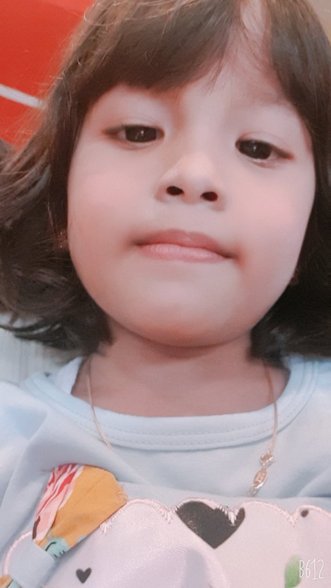 Hanya dirimu yang aku punya saat ini nak
Kau yg paling sangat berharga di hidup mama
Kau teman sejatiku
Maafkan mama klo selama ini sering marah2 sama amel , maafkan mama blm bisa jadi mama yang baik buat amel 😫
Ilove you amel🧡 - kesayangan mama 😚