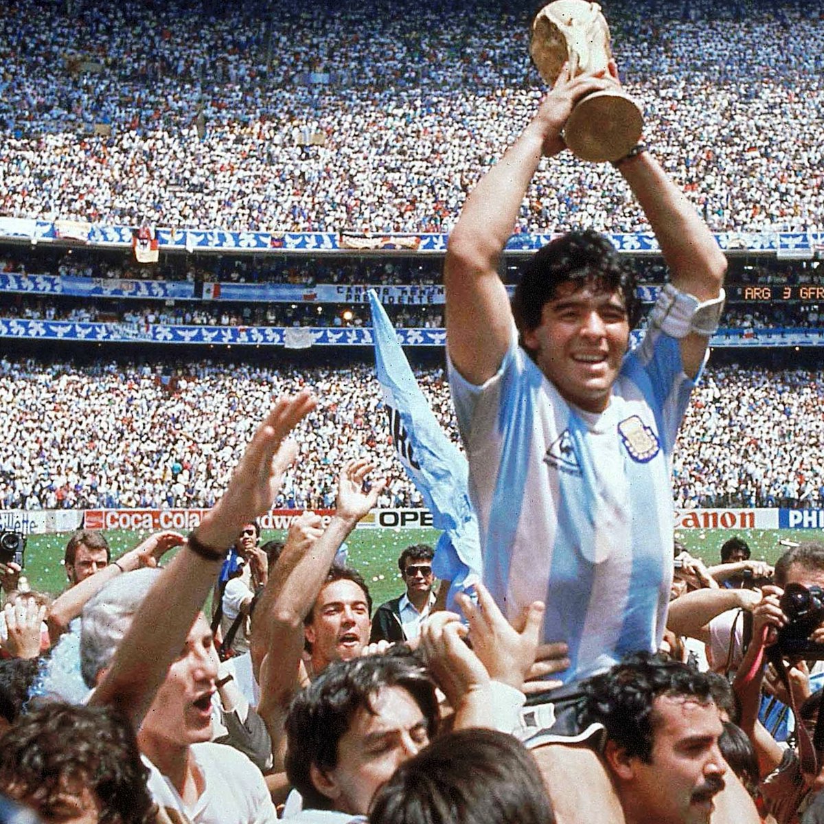 SpanishOption's tweet image. Without you all we would have is a sport. You showed us it's poetry in motion, it's love at your feet and it's you. Always you. Thank you Diego. 

#D10S #AD10S #Diego #DiegoArmando #DiegoArmandoMaradona #Maradona #Maradona10