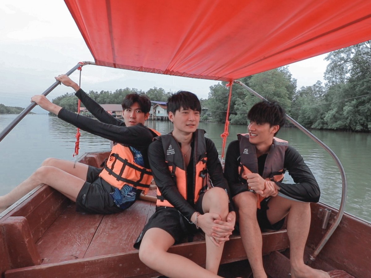 GMMTV's tweet photo. #เตร็ดเตร่กับเตตะวัน ขอชวนนักกวีร่วมสนุกแต่ง โคลง กลอน ให้ เต คริส กันสมาย เที่ยว “บ้านไม้ชายเลน” จ. สมุทรสงคราม นั่งเรือชมวิวสวยๆ แล้วไปมันกับเครื่องเล่น "โซฟา" แถมอิ่มท้องกับไก่ทอดอีกด้วยนะ

>> ส่งได้ตั้งแต่วันนี้ -  หมดเขตร่วมสนุก 1 ทุ่มตรง วันอาทิตย์ที่ 28 พ.ย. 63

#GMMTV https://t.co/xoHNIBXYkH