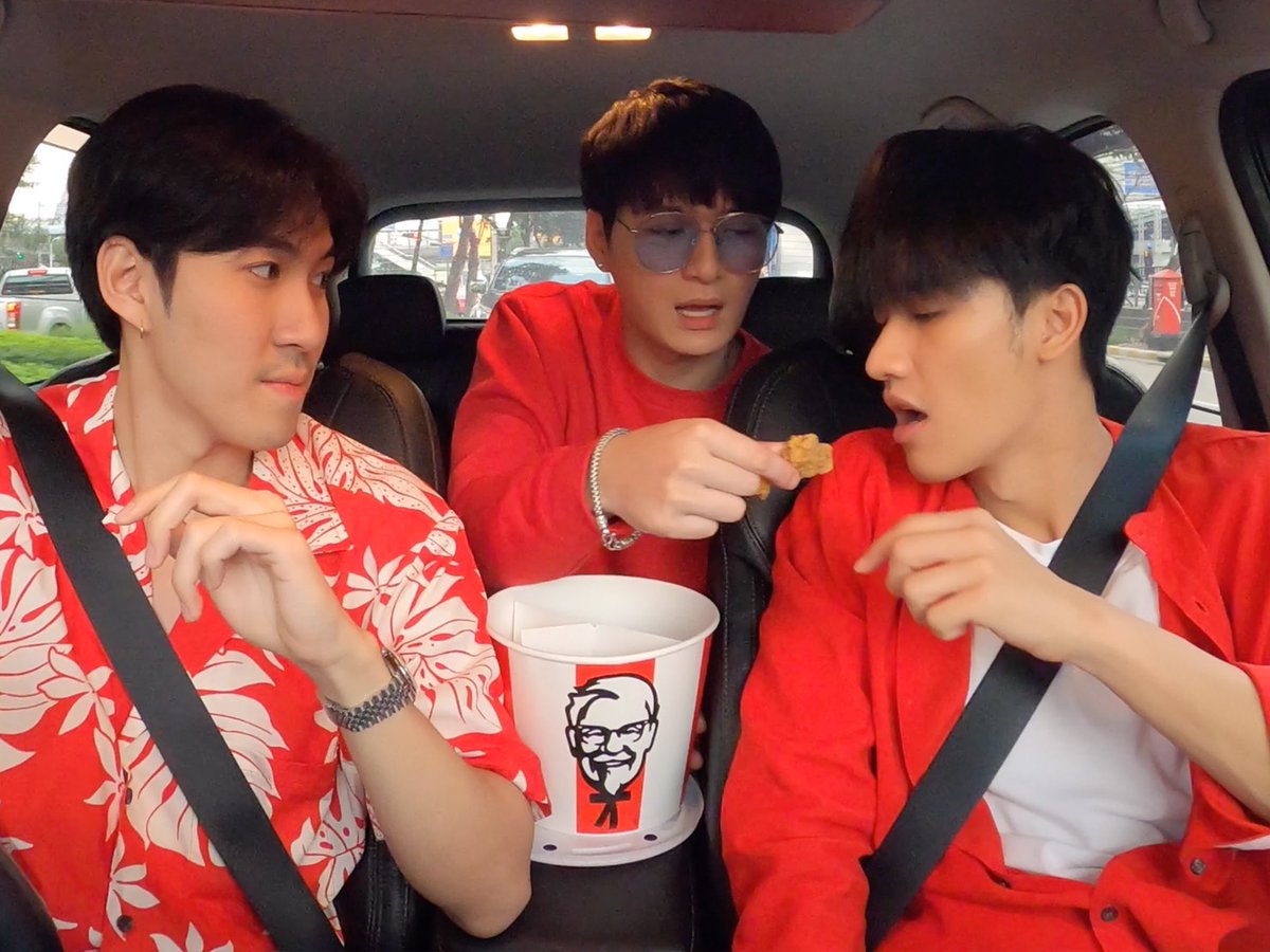 GMMTV's tweet photo. #เตร็ดเตร่กับเตตะวัน ขอชวนนักกวีร่วมสนุกแต่ง โคลง กลอน ให้ เต คริส กันสมาย เที่ยว “บ้านไม้ชายเลน” จ. สมุทรสงคราม นั่งเรือชมวิวสวยๆ แล้วไปมันกับเครื่องเล่น "โซฟา" แถมอิ่มท้องกับไก่ทอดอีกด้วยนะ

>> ส่งได้ตั้งแต่วันนี้ -  หมดเขตร่วมสนุก 1 ทุ่มตรง วันอาทิตย์ที่ 28 พ.ย. 63

#GMMTV https://t.co/xoHNIBXYkH
