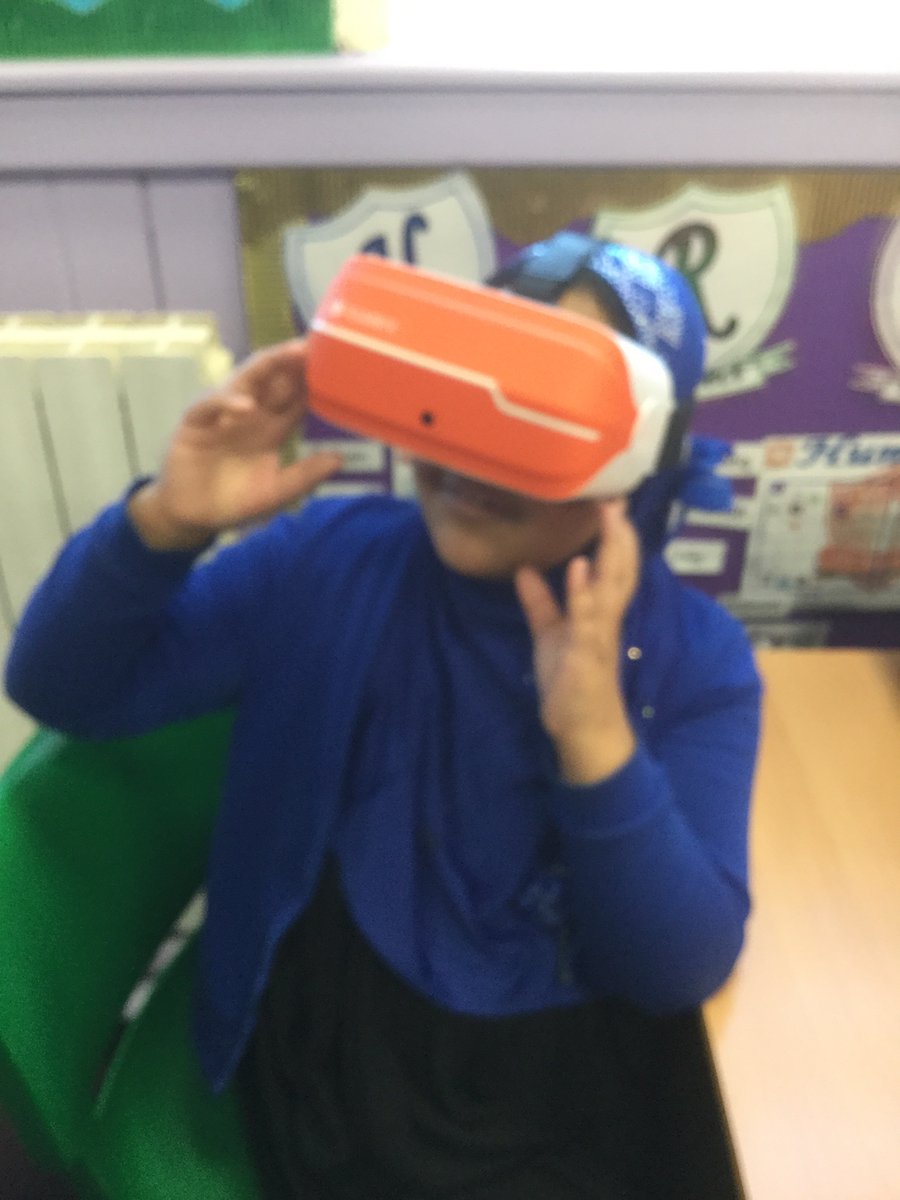 AdderleySchool's tweet photo. The #VRHeadsets are being used today as part of #NoPensDay #VirtualReality #VirtualTours #VirtualExplorers ✋ 🖊 @BirminghamEdu @BCCEducation https://t.co/UAAOK9mVfP