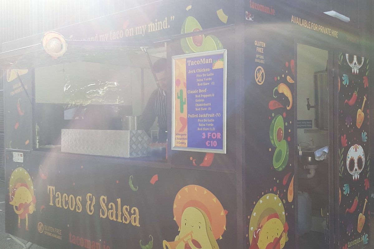 LunchtimeMarket's tweet photo. #lunchtimemarkets #Mespil #urbanstreetfood Serving sunshine and freshly cooked food till 2pm today https://t.co/t9ROB3Wi70