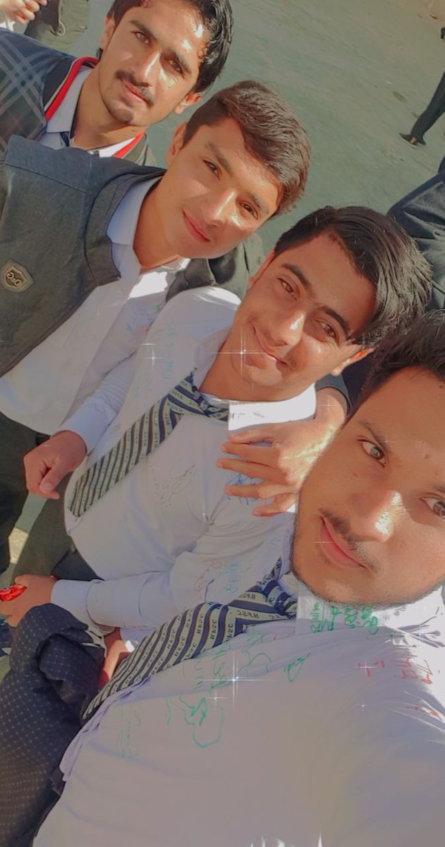 abdullahwardag0's tweet photo. Last day of schooL miss all my friends  jigers 💔😢
#friendship #friends #FriendsForever #jigers https://t.co/UvypOYf5QS