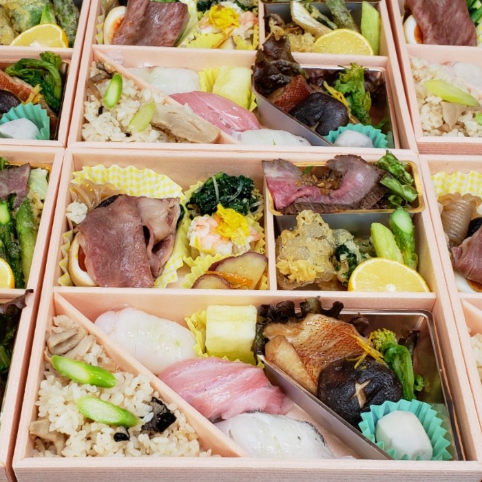 تويتر 仕出し懐石 和牛弁当 広作 على تويتر 本日ご紹介するお弁当は 炊き込みご飯にお寿司 すき焼き きんきの煮付け 天ぷら等々 色々な物を少しずつ お楽しみ頂けるお弁当です お弁当に関するご要望 ご質問などございましたら ご連絡下さい 大森海岸