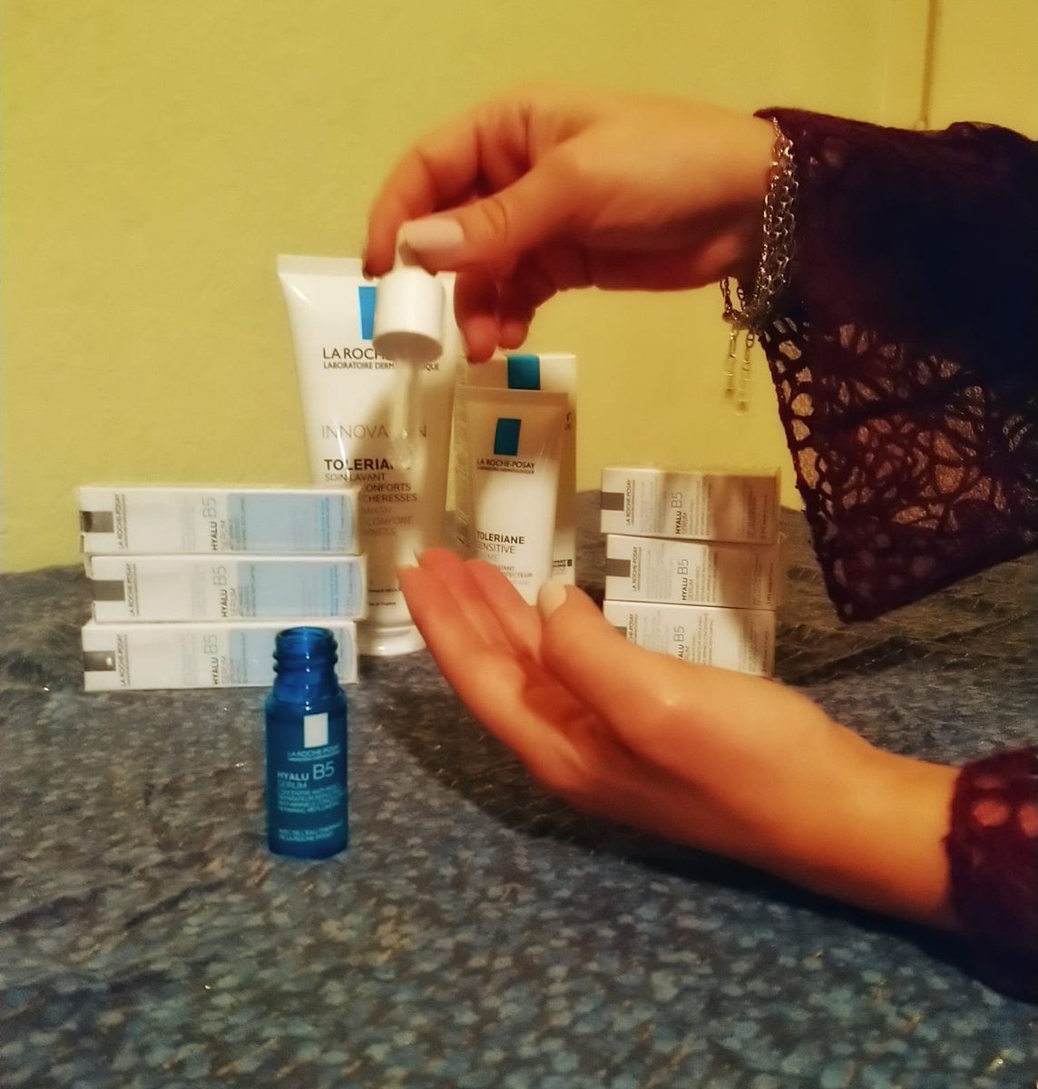 Gabbella_'s tweet photo. Inovația dermatologica antirid @larocheposay - repară și redă volumul pielii sensibile cu Hyalu B5 Serum. Sunt extrem de mulțumită de acest produs care a devenit indispensabil pentru fața mea
#buzzHyaluB5 #LaRochePosayRomania
#beauty #buzzstore https://t.co/h4SgJBUsoi