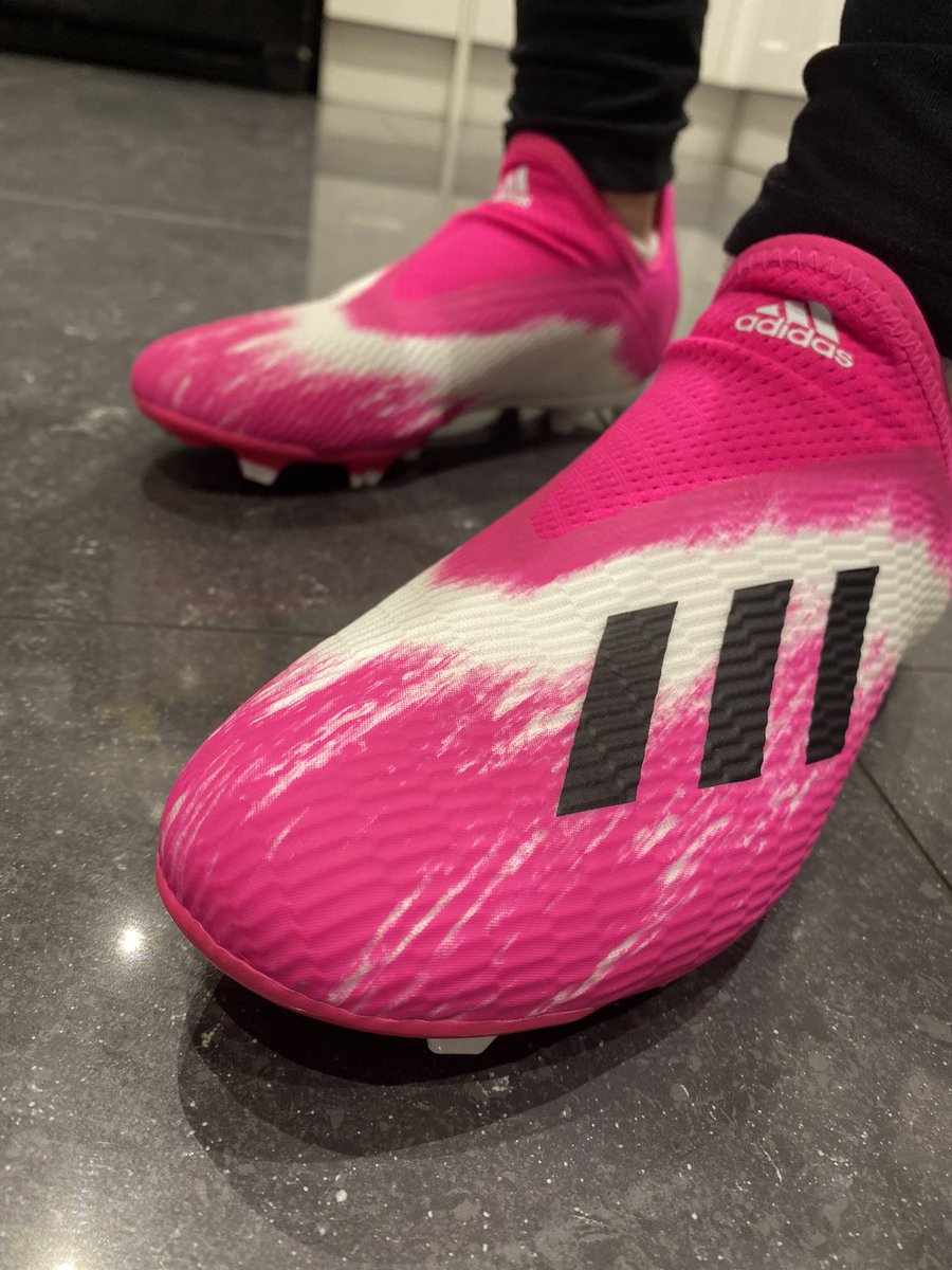 🔥🔥🔥 think I might be obsessed with <a href="/adidasfootball/">adidas Football</a> predators. In love with my new boots 😍 #footballpredators #footballtraininghereicome #newboots #womeninfootball