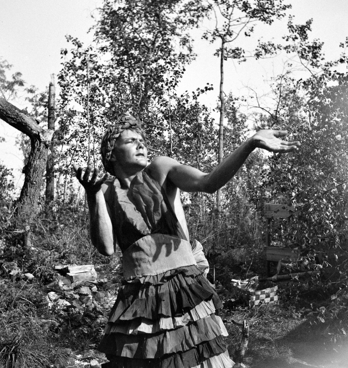 Sateenkaarihistoriakuukauden kunniaksi Siiri Simpanen tarkastelee vähemmistöjen näkyvyyttä ja näkymättömyyttä sotahistoriaan liittyvissä arkistoissa: muisti.org/arkistoihin-ka…

#sateenkaarihistoriakuukausi #queerhistoriskmånad 
Kuva: SA-kuva