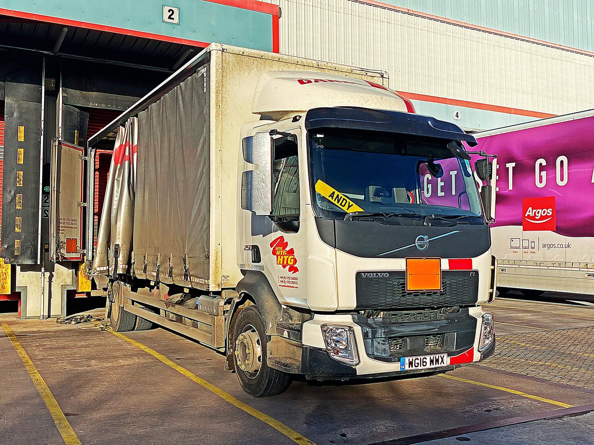htgardnerdistr1's tweet photo. After a chilly start 🥶 this morning for us all it’s time to hit the road! 

Who remembers the famous @Argos_Online catalogue at Christmas 🎄time ? 

Picture courtesy of ‘Andy’ one of our Exeter based drivers 🚛

#HTGardner #ADR #Distribution #Palletised #Keyworkers  #Southwest https://t.co/YrMxEJ79z7