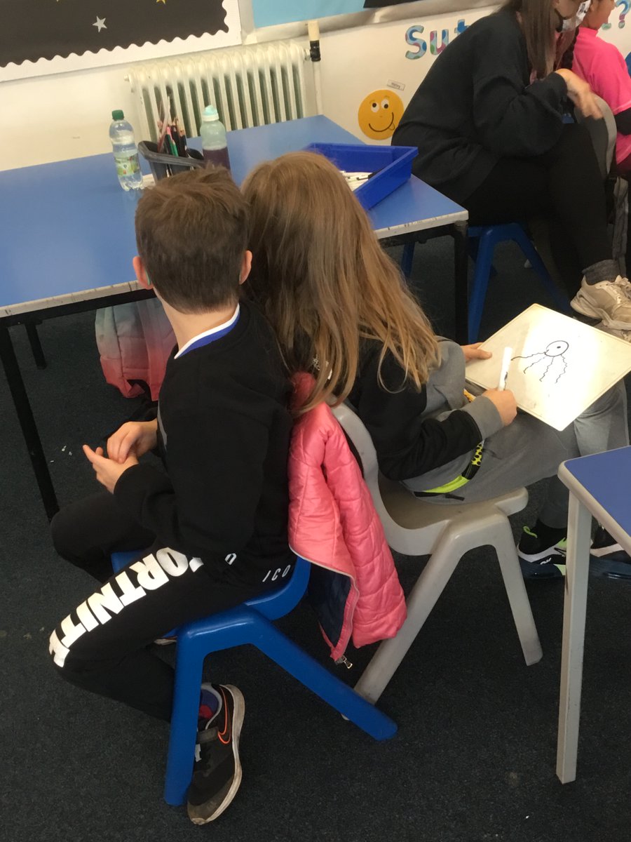 BrynHafodPrm's tweet image. Blwyddyn 4 loved practising their describing skills this morning. The children described the appearance of the  funny monster characters for their partners to try and draw without looking! #CharacterDescription 📝