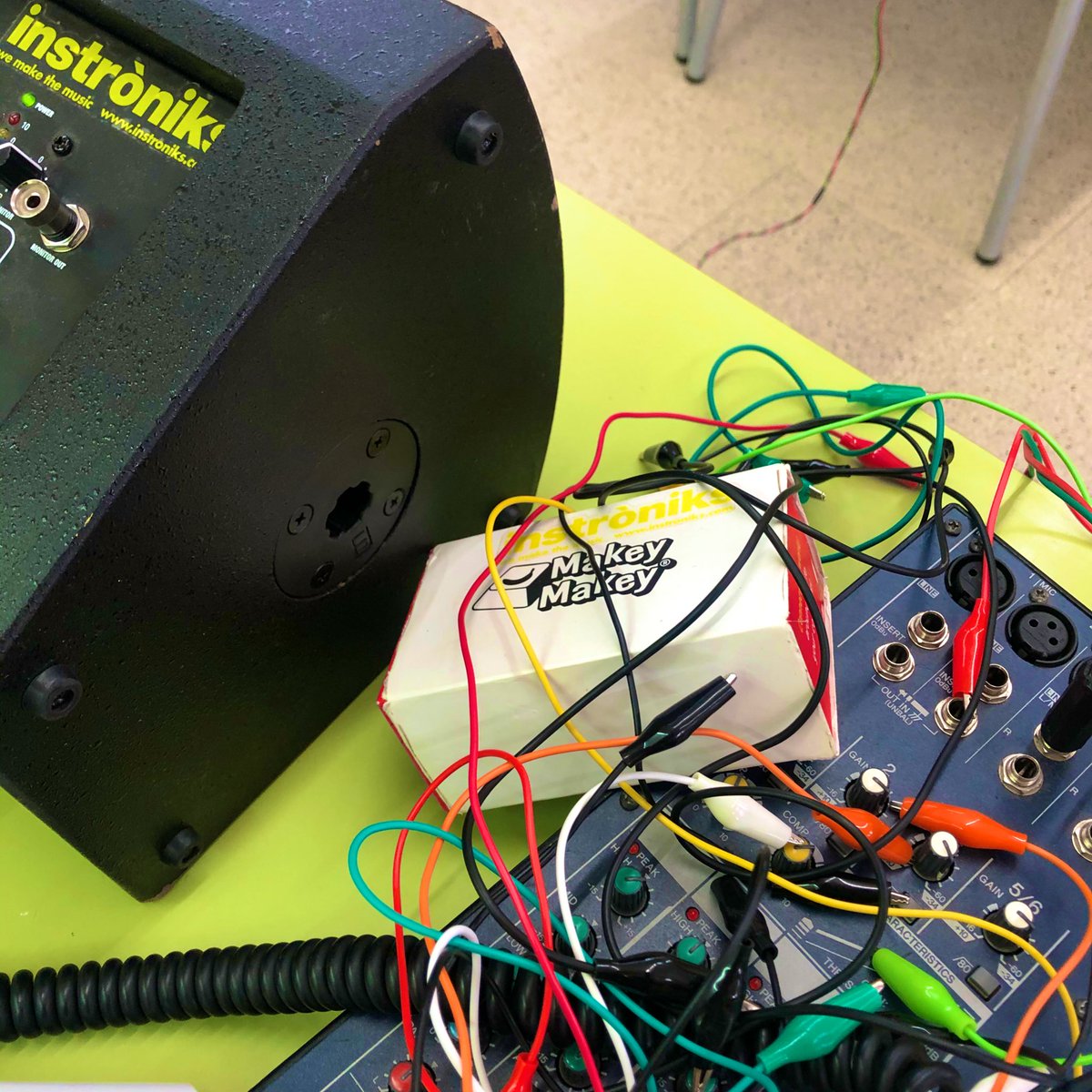 MarcSibila's tweet photo. Orquestraula @makeymakey
Avui a Súria !
🤖🎶🍌🍊
#diy #makers #elpor @instroniks @crpbages https://t.co/NUtNovnI6P