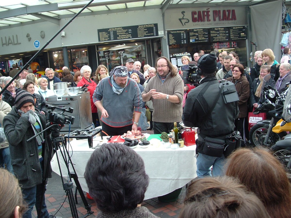 BuryMarket's tweet image. Who remembers when The @HairyBikers came down to Bury Market? 🤔

Just as they did, you can get your black pudding fix and much more when our full market opens back up on Wednesday 2nd December!

We hope to see you then! ✌️

#MyMarket #LYLM2020