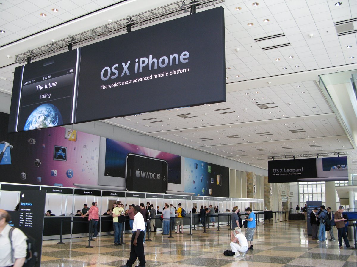 nevyn's tweet image. Heh forgot that this was the original name for iOS 😅
This day changed my life. What a year to pick as the one to fulfill my dream of going to WWDC.
(ps I really like the photo memories widget :S)